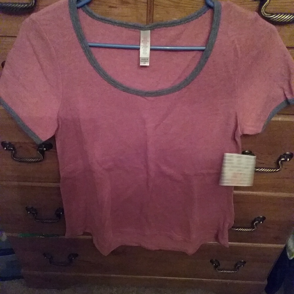 Xs lularoe classic t